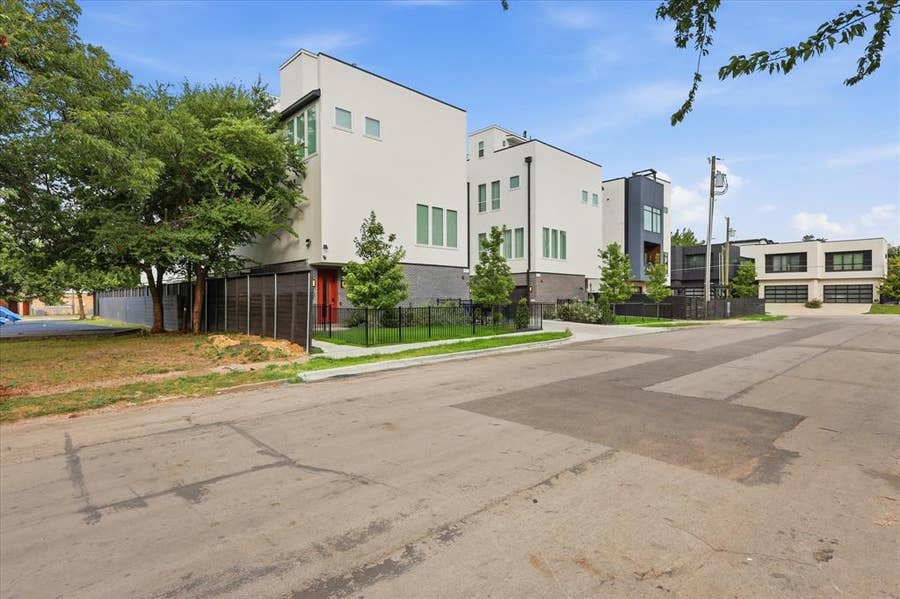 Property photo for 2015 California Drive, #104, Dallas, TX