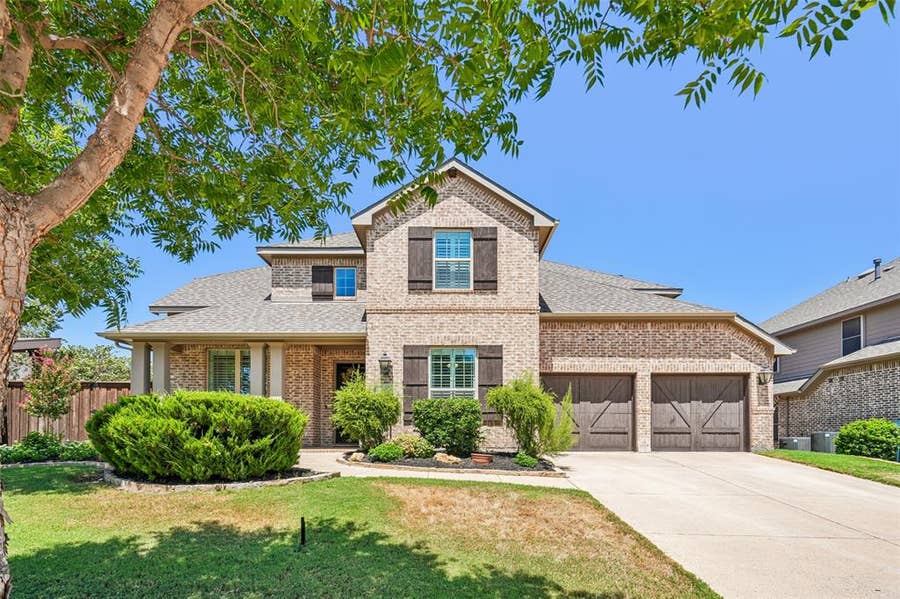 Property photo for 932 Champions Court, Roanoke, TX