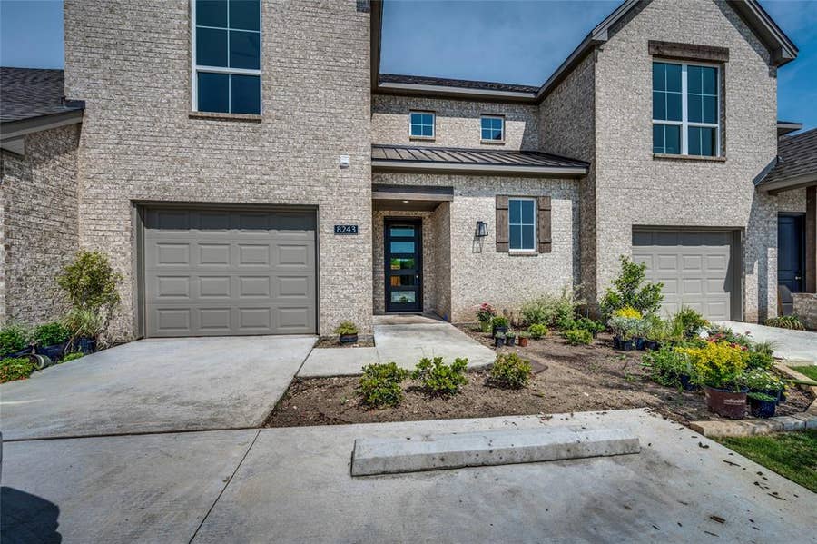 Property photo for 8243 Heritage Glen Drive, Red Oak, TX