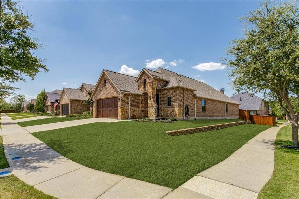 HUGE corner lot and the original owners just moved to their new home July 2026.  NEVER rented before and it shows.