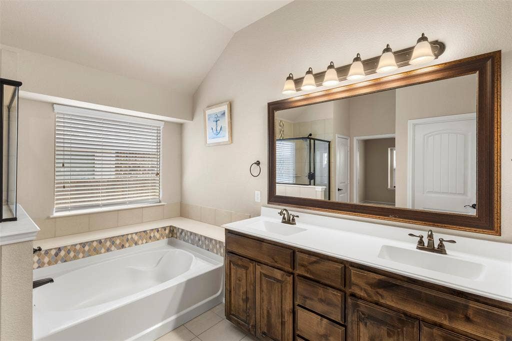 224 Carson Drive, Waxahachie, TX 75167 224 Carson Drive, Waxahachie, TX 75167