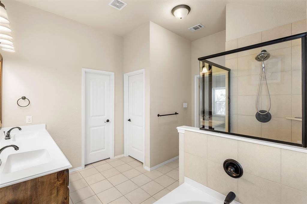 224 Carson Drive, Waxahachie, TX 75167 224 Carson Drive, Waxahachie, TX 75167