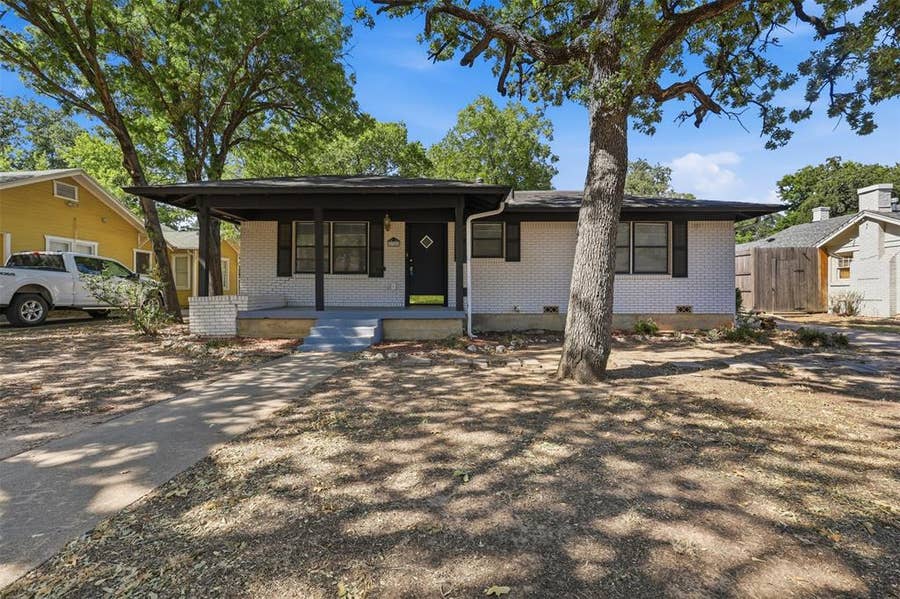 Property photo for 2321 Honeysuckle Avenue, Fort Worth, TX