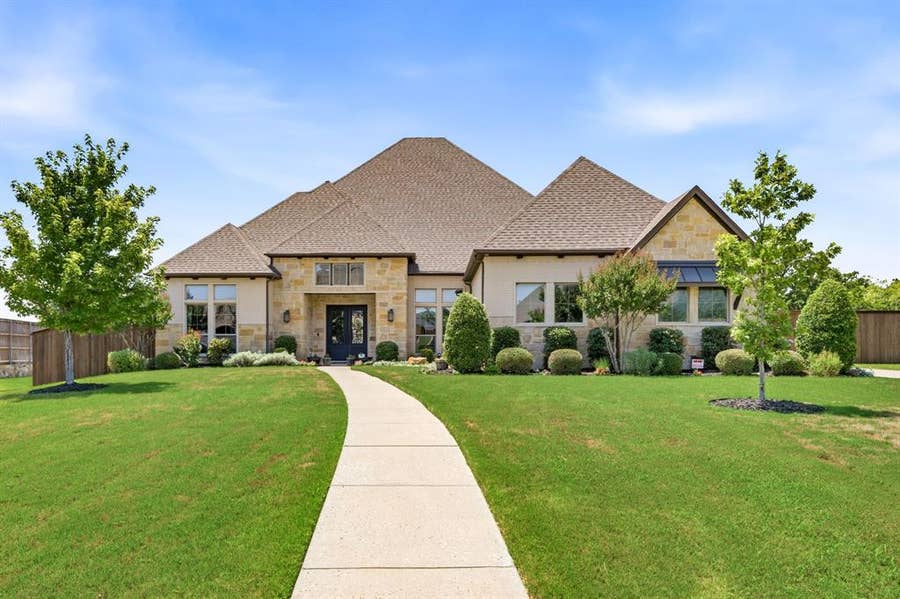 Property photo for 1040 Falcon Nest Drive, Kennedale, TX