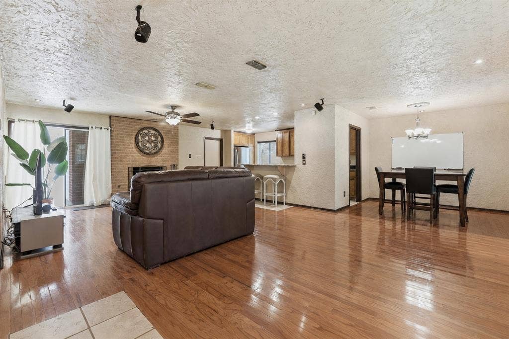 3702 Hastings Drive, Arlington, TX 76013 3702 Hastings Drive, Arlington, TX 76013