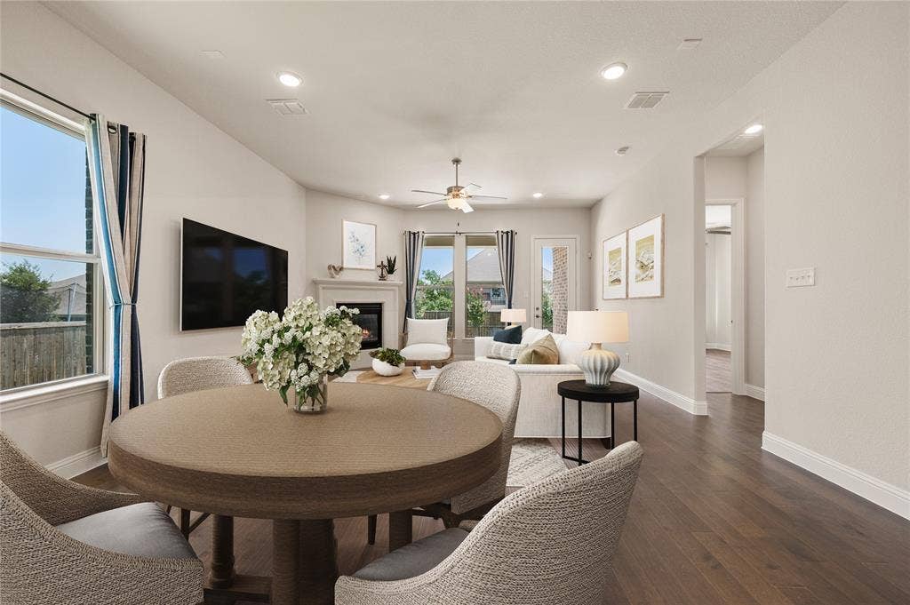 Steged breakfast and living room photo