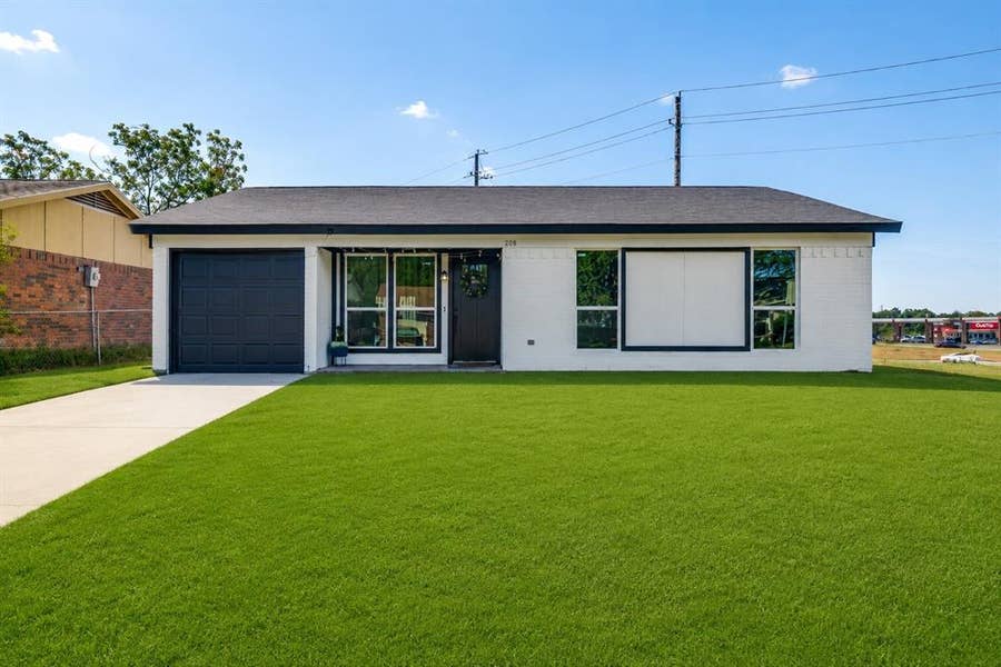 Property photo for 208 Woodgrove Street, Mesquite, TX