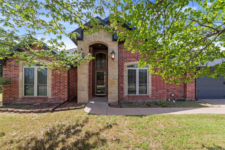 Property photo for 903 Winding Road, Granbury, TX