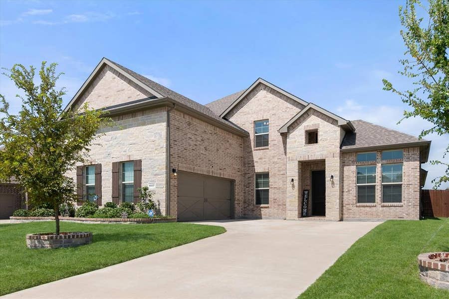 Property photo for 6037 Kansas Trail, Midlothian, TX