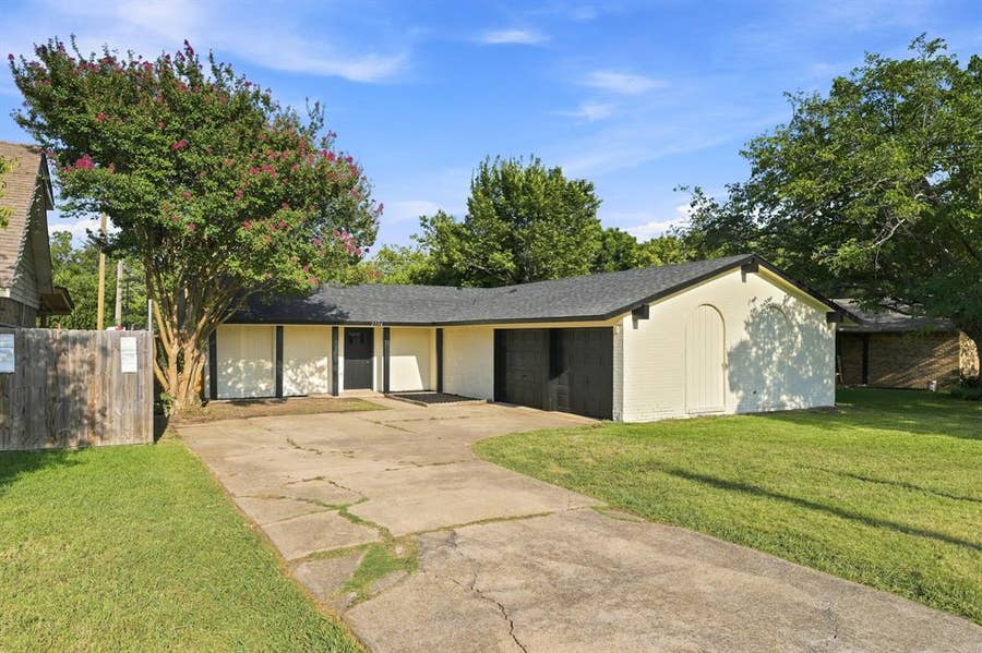 Property photo for 2736 N Saint Augustine Drive, Dallas, TX