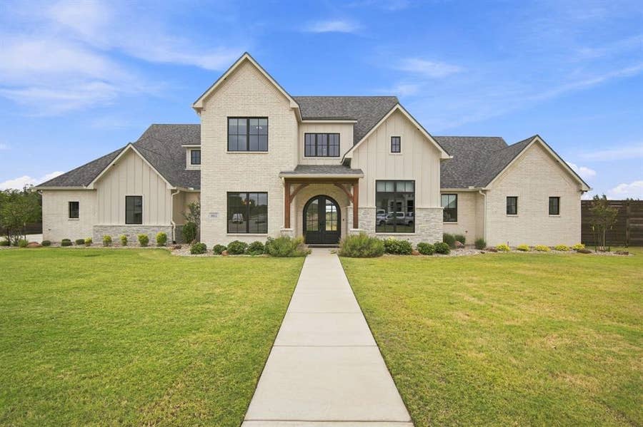 Property photo for 4411 Tea Olive Trail, Midlothian, TX