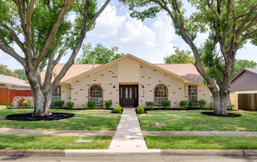 Property photo for 1422 Lincoln Drive, Carrollton, TX