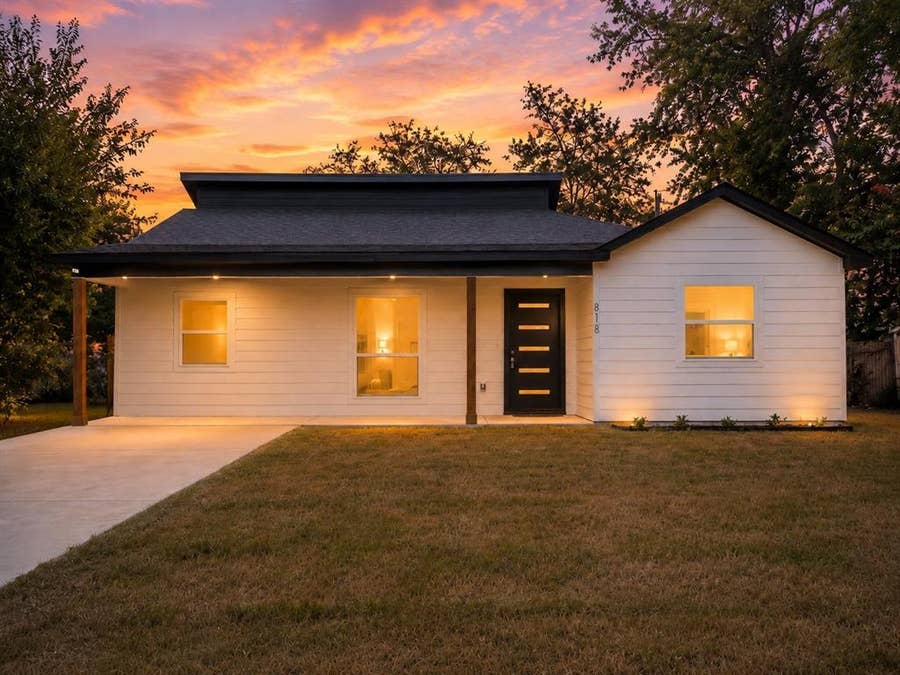 Property photo for 818 Chickasaw Trace, Grand Prairie, TX