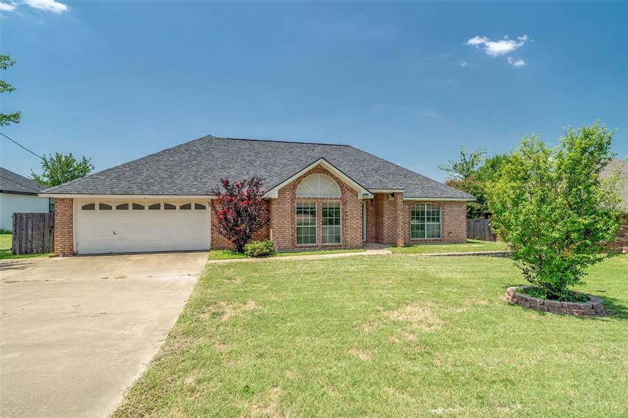 Property photo for 3907 Frisco Circle, Granbury, TX