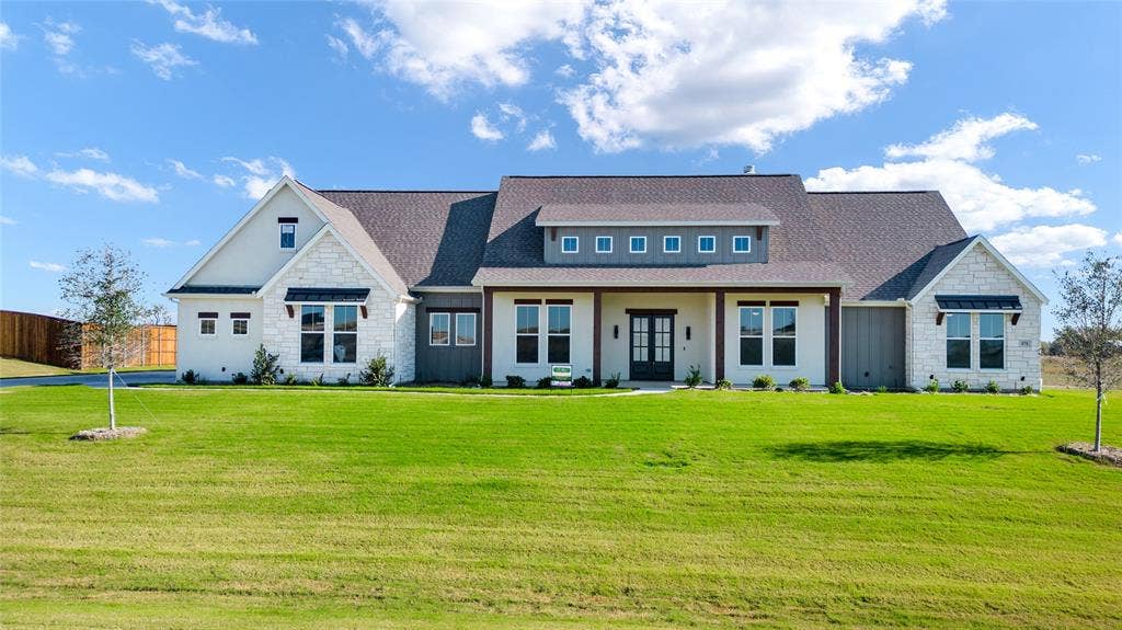 6440 Mcchesney Drive, Midlothian, TX 76065 Every home uniquely decorated. This is a previous address same plan.