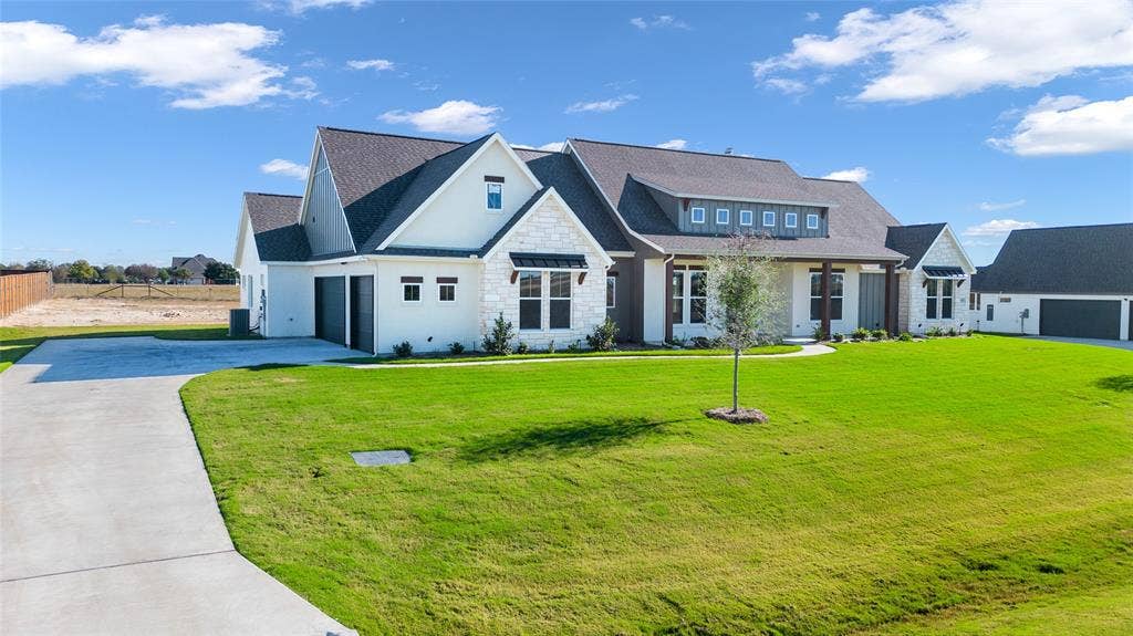 6440 Mcchesney Drive, Midlothian, TX 76065 Every home uniquely decorated. This is a previous address same plan.