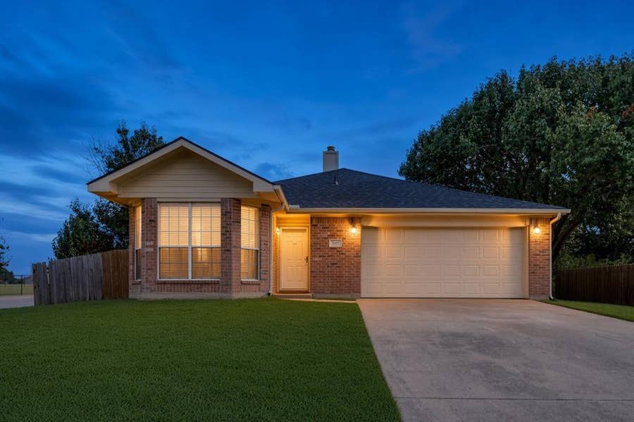 Property photo for 3155 Ponds Edge Trail, Grand Prairie, TX