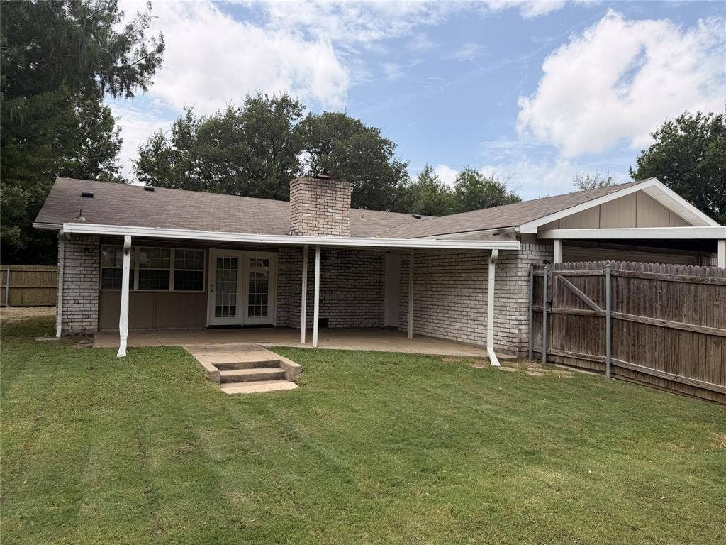 1914 Chisholm Trail, Grand Prairie, TX 75052 1914 Chisholm Trail, Grand Prairie, TX 75052
