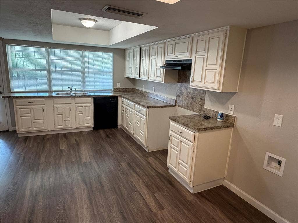 1914 Chisholm Trail, Grand Prairie, TX 75052 1914 Chisholm Trail, Grand Prairie, TX 75052