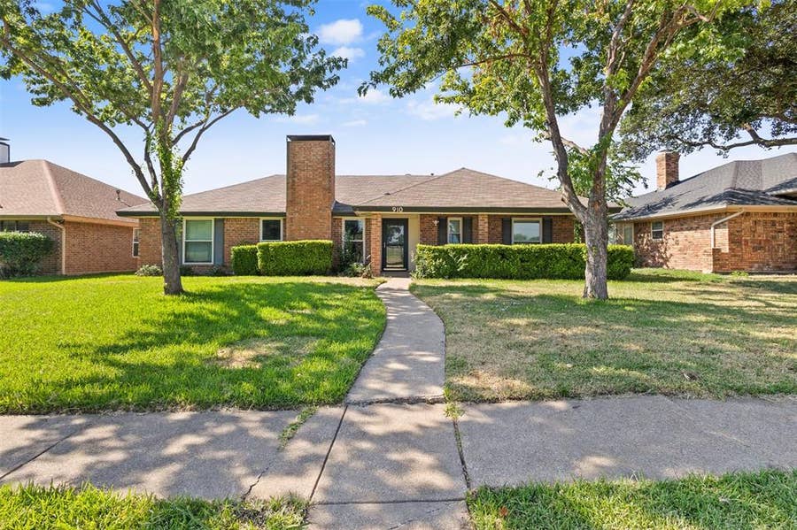 Property photo for 910 Green Canyon Drive, Mesquite, TX