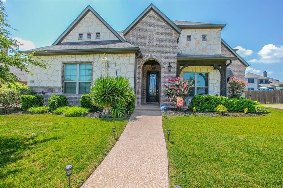 Property photo for 272 Big Creek Loop, Hewitt, TX
