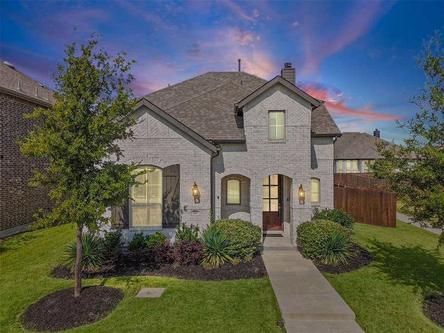 Property photo for 1717 Vista Way, Waxahachie, TX