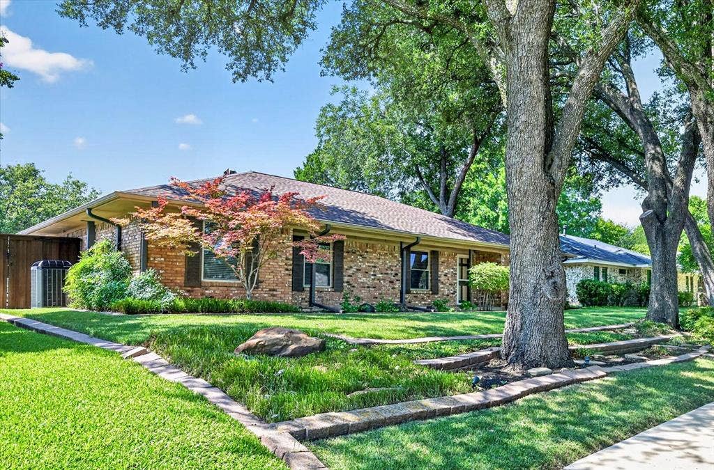 3310 Raintree Drive, Plano, TX 75074 Gorgeous landscape