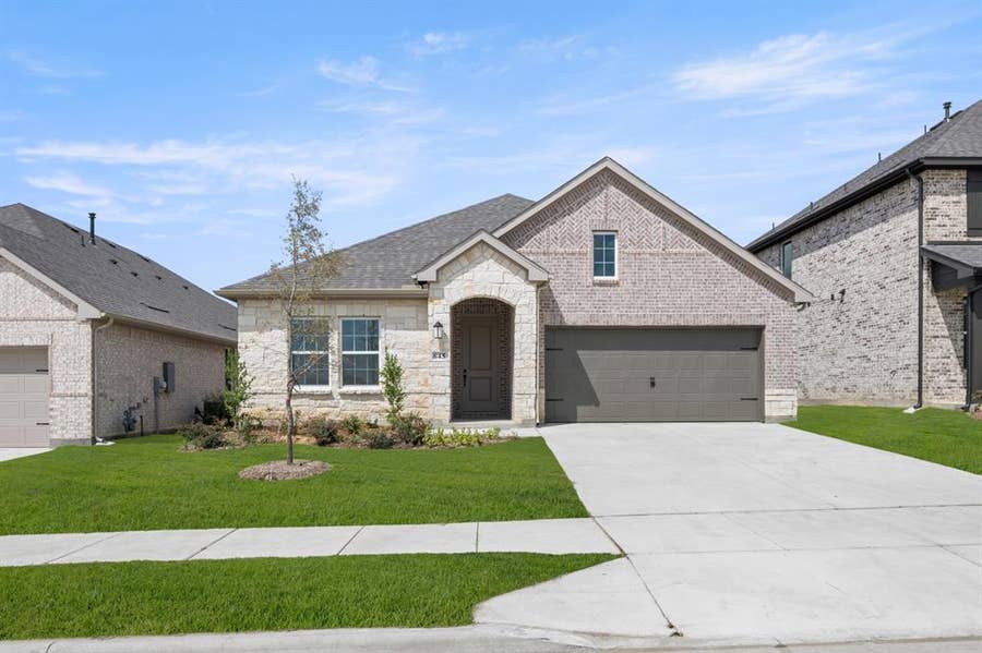Property photo for 645 Tyronza Drive, Justin, TX
