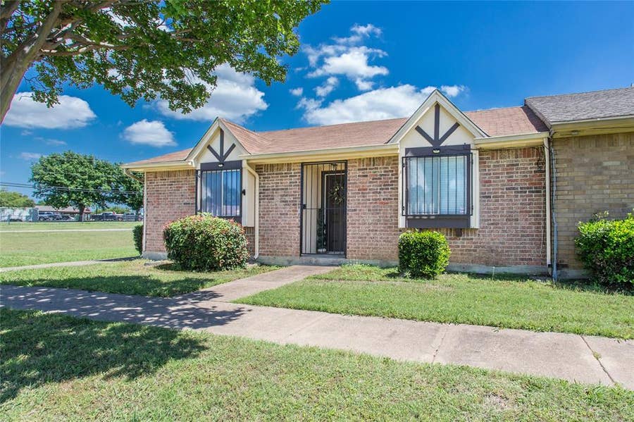 Property photo for 33 E Townhouse Lane, #30, Grand Prairie, TX