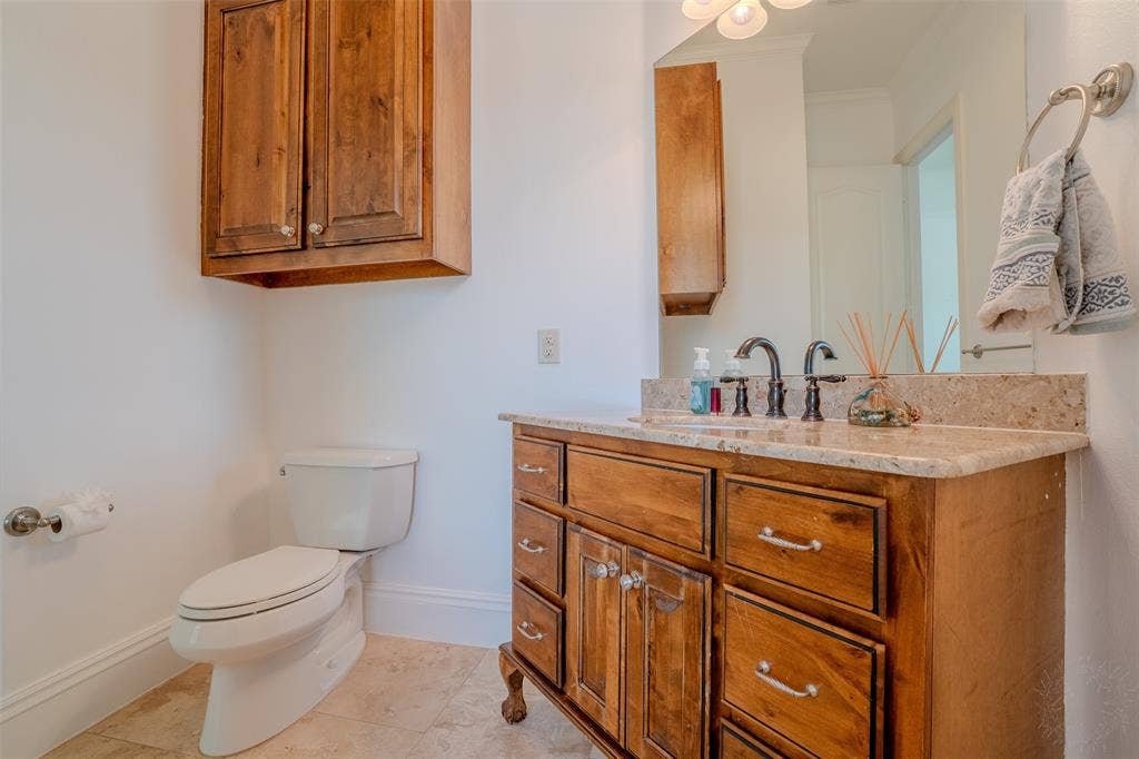 710 Corsica Court, Argyle, TX 76226 downstairs secondary bathroom