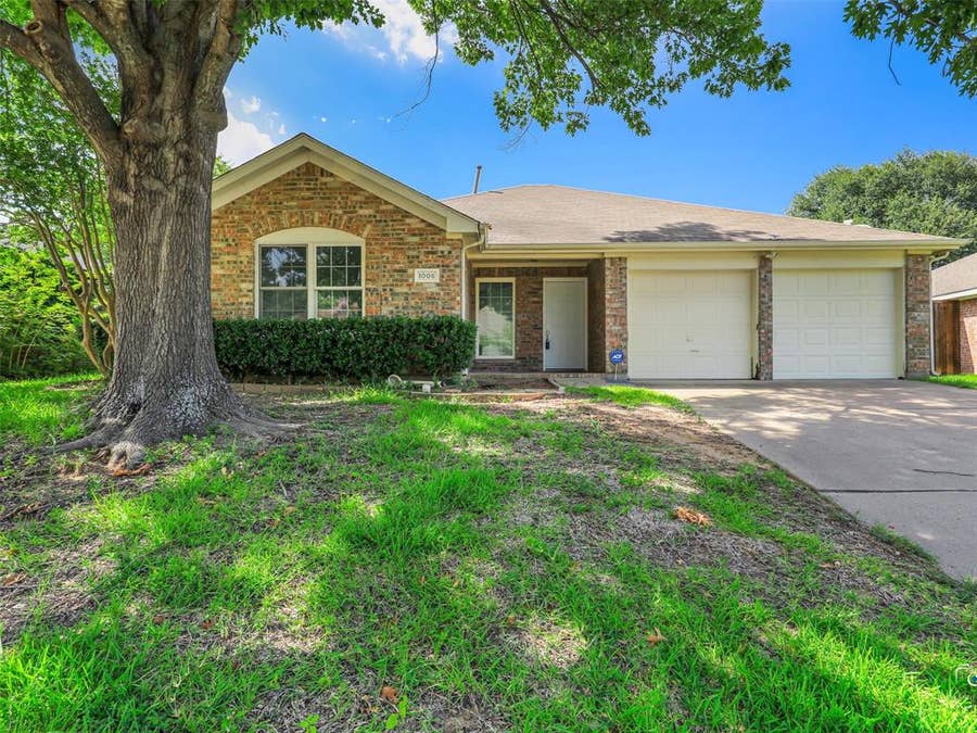 Property photo for 1006 Greenbriar Lane, McKinney, TX
