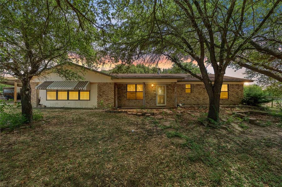 Property photo for 429 Wildwood Trail, Robinson, TX