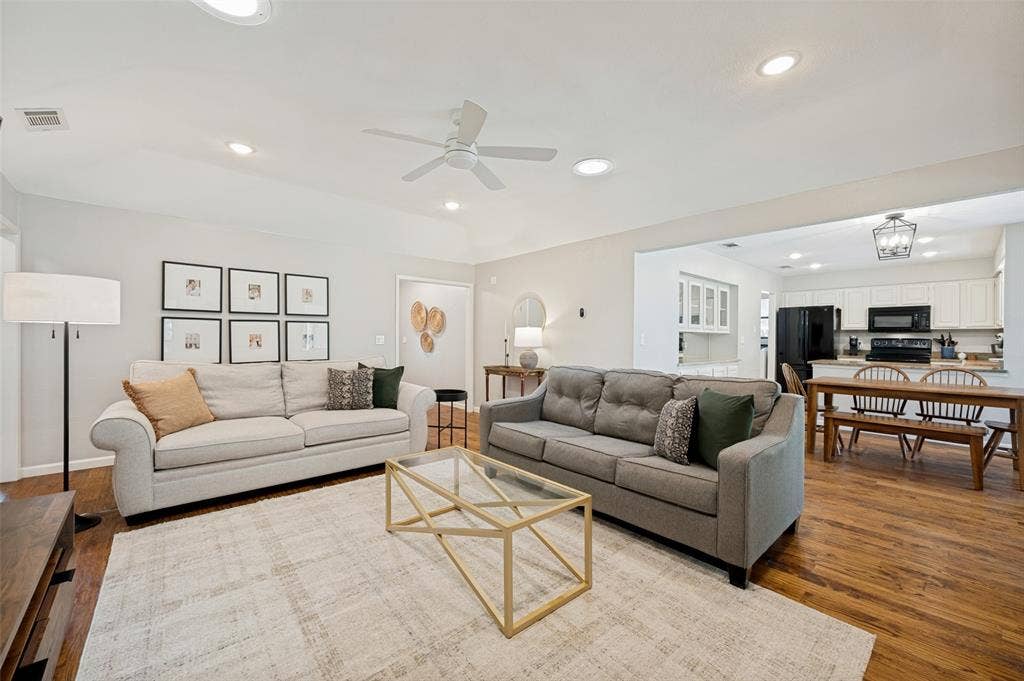 8420 Christie Drive, Frisco, TX 75033 Bright open living area with recessed lighting