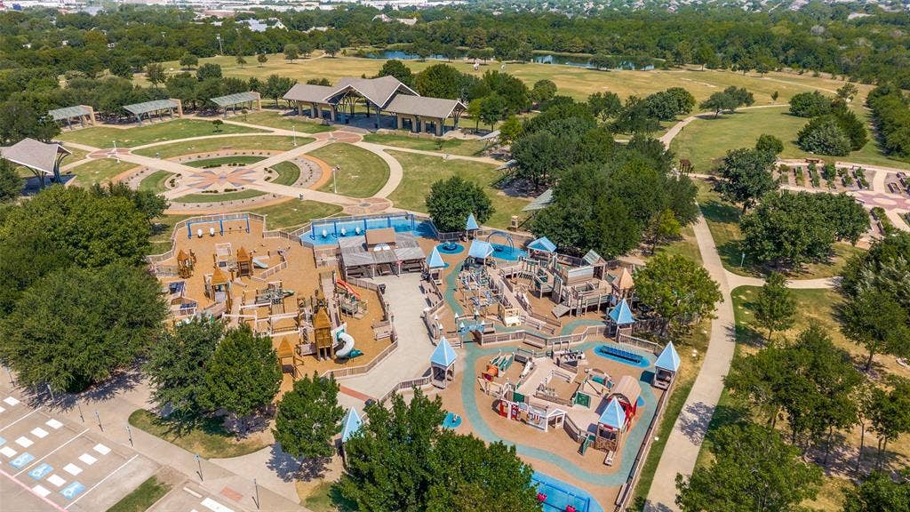 8420 Christie Drive, Frisco, TX 75033 Frisco Commons Park has 3 large playgrounds, multiple covered pavilions, meandering paved pathways, and open green spaces with mature trees and Senior center with pickleball courts-also just a walk down the street from this home.