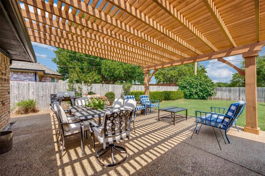 8420 Christie Drive, Frisco, TX 75033 This oversized Patio (20' X 26'), offers an ideal space for entertaining on those cooler days ahead!