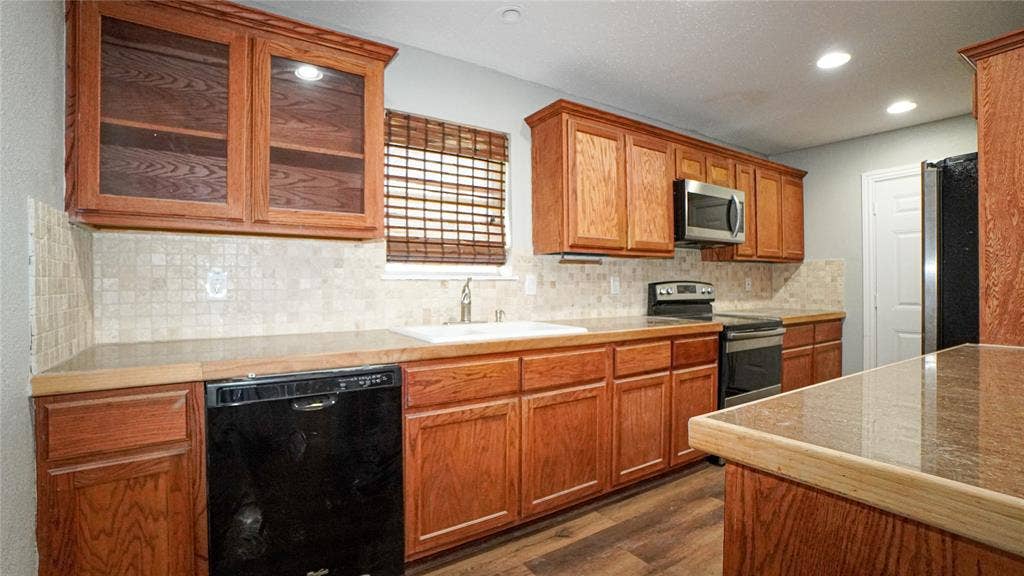 7113 Ridgeview Drive, Rowlett, TX 75089 7113 Ridgeview Drive, Rowlett, TX 75089