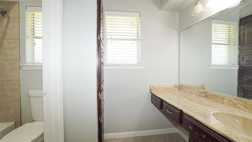 7113 Ridgeview Drive, Rowlett, TX 75089 7113 Ridgeview Drive, Rowlett, TX 75089