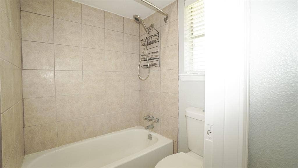 7113 Ridgeview Drive, Rowlett, TX 75089 7113 Ridgeview Drive, Rowlett, TX 75089