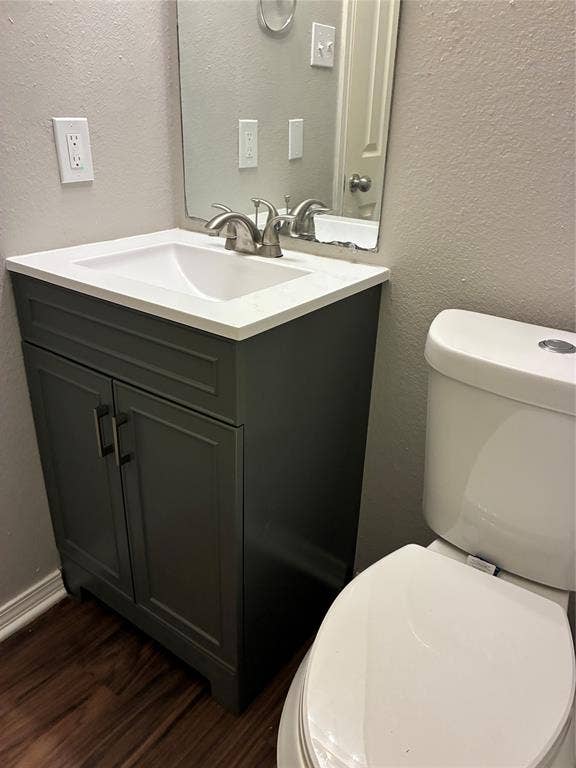 5115 Wedgewood Drive, Garland, TX 75043 Guest Bathroom