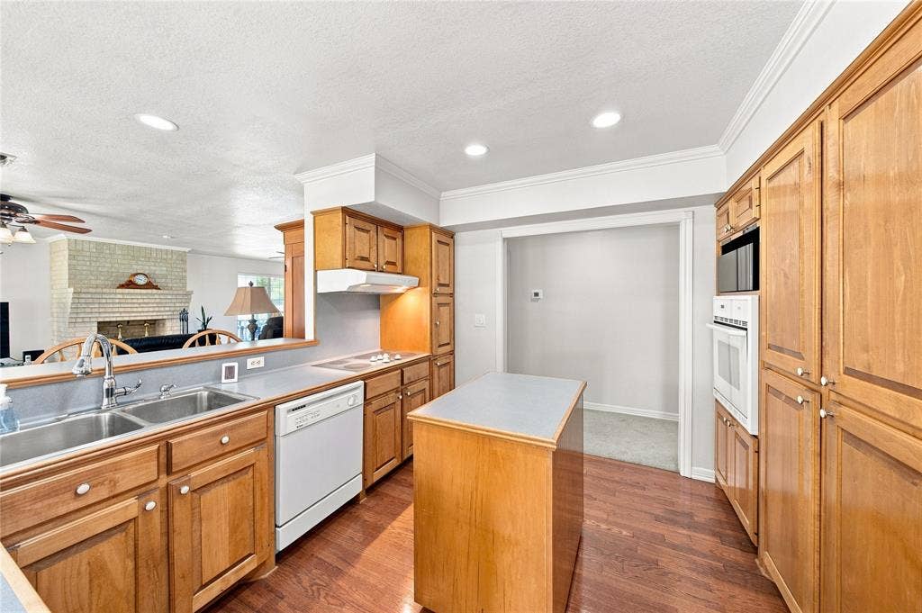 1682 County Road 4825, Athens, TX 75751 1682 County Road 4825, Athens, TX 75751