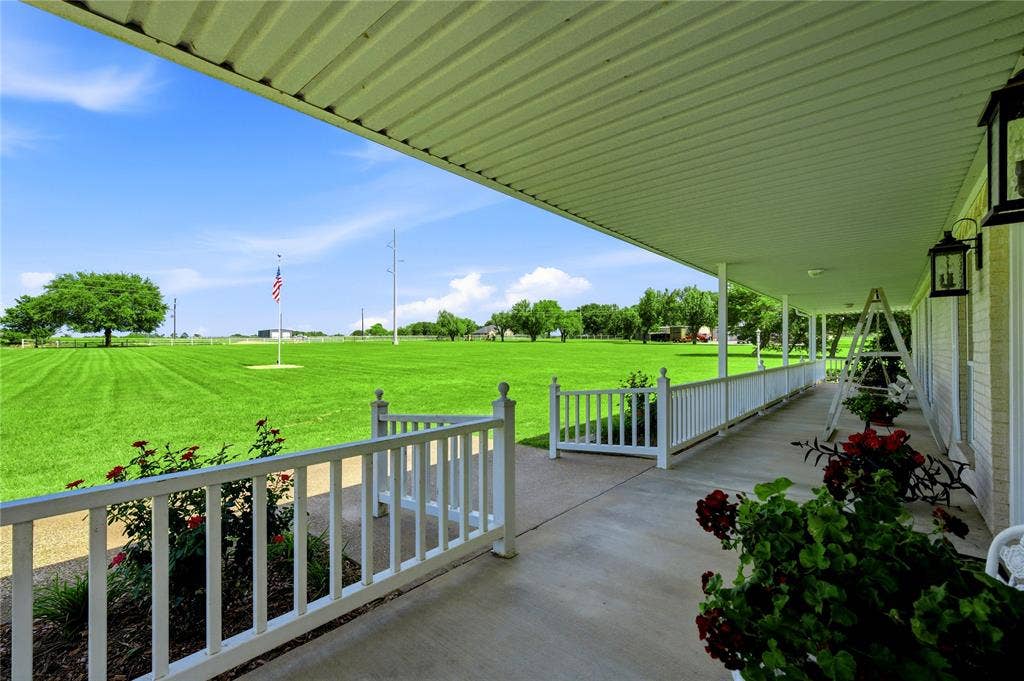 1682 County Road 4825, Athens, TX 75751 Front Porch