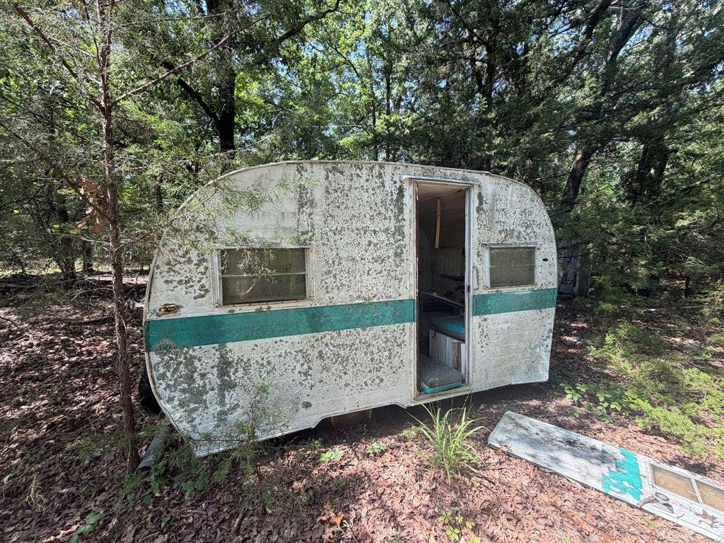 Retro Trailer Conveys