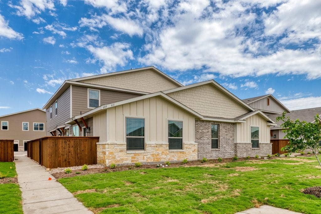 611 Harvest Moon Drive, Venus, TX 76084 611 Harvest Moon Drive, Venus, TX 76084