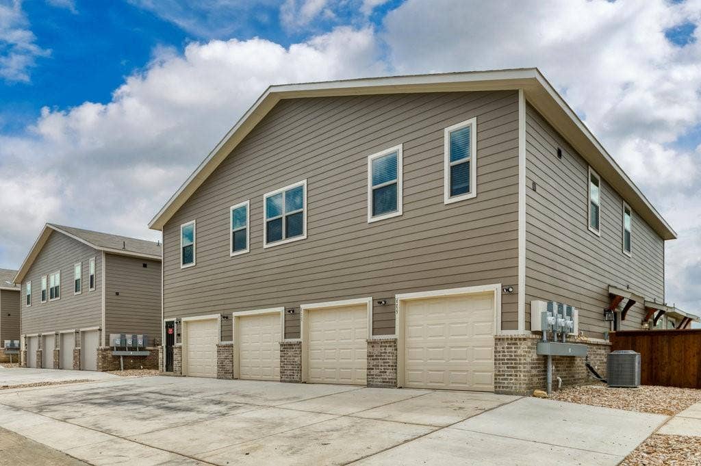 611 Harvest Moon Drive, Venus, TX 76084 611 Harvest Moon Drive, Venus, TX 76084
