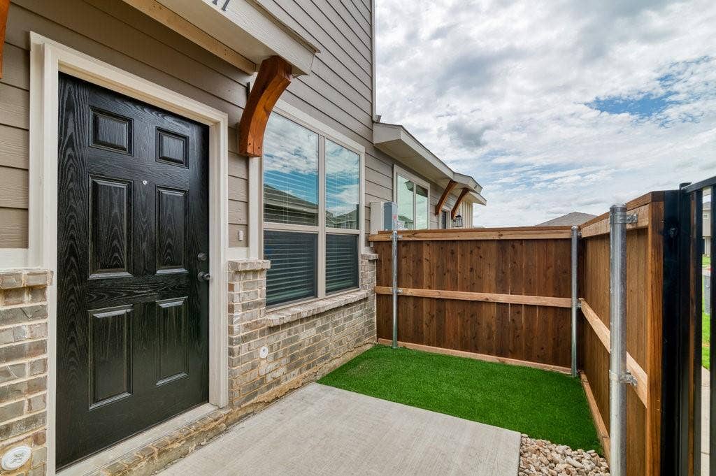 611 Harvest Moon Drive, Venus, TX 76084 611 Harvest Moon Drive, Venus, TX 76084