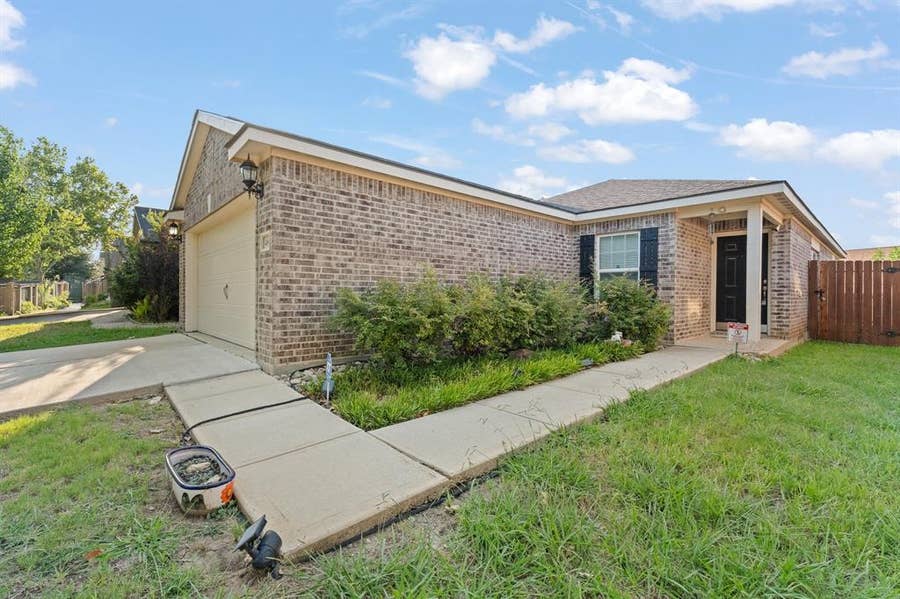 Property photo for 4801 Cedar Springs Drive, Fort Worth, TX