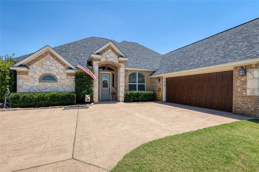 Property photo for 2821 Willow Ridge Circle, Granbury, TX
