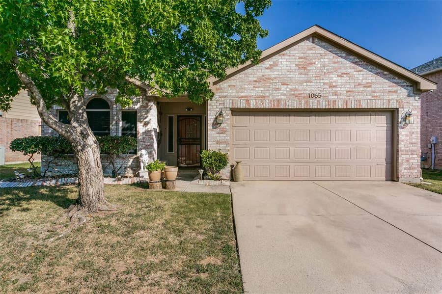Property photo for 1065 Harriman Drive, Saginaw, TX