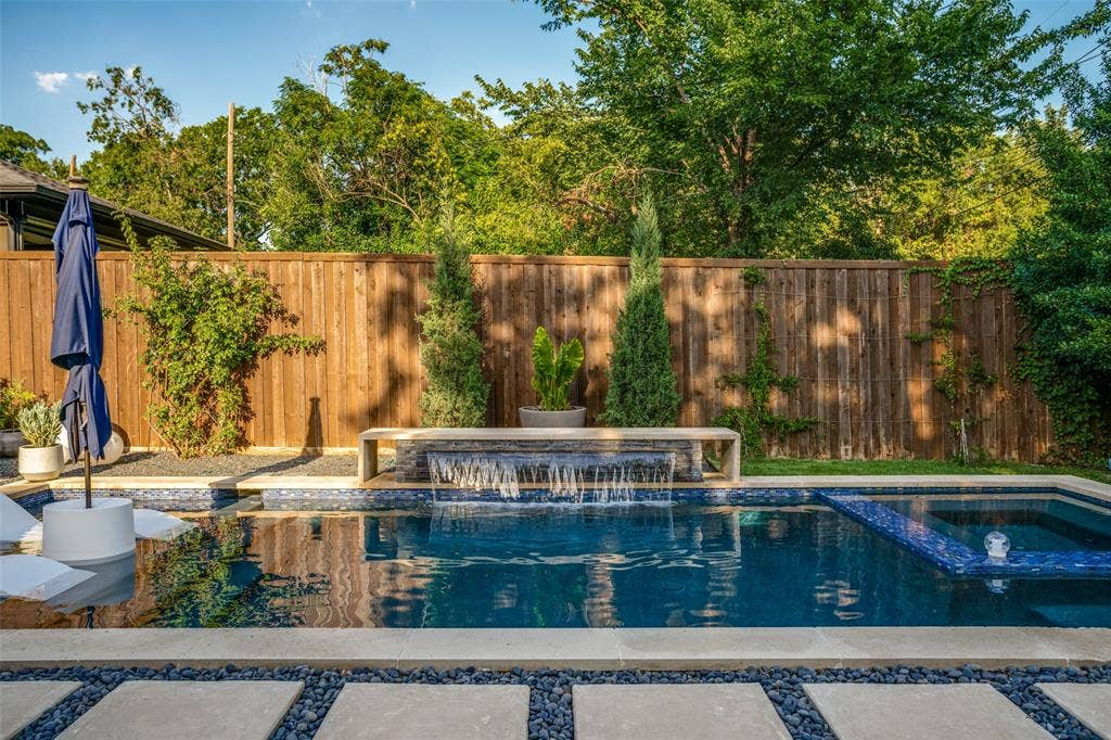 3766 Manana Drive, Dallas, TX 75220 Aesthetic modern water feature creates a rhythmical vibe for relaxing.