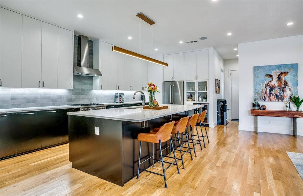 3766 Manana Drive, Dallas, TX 75220 Fully equipped Kitchen with designer ELEGANZA tile backsplash, quartz countertops, a spacious island/breakfast bar with plenty of storage. Bertazzonni under mount canopy vent hood and gas top stove.